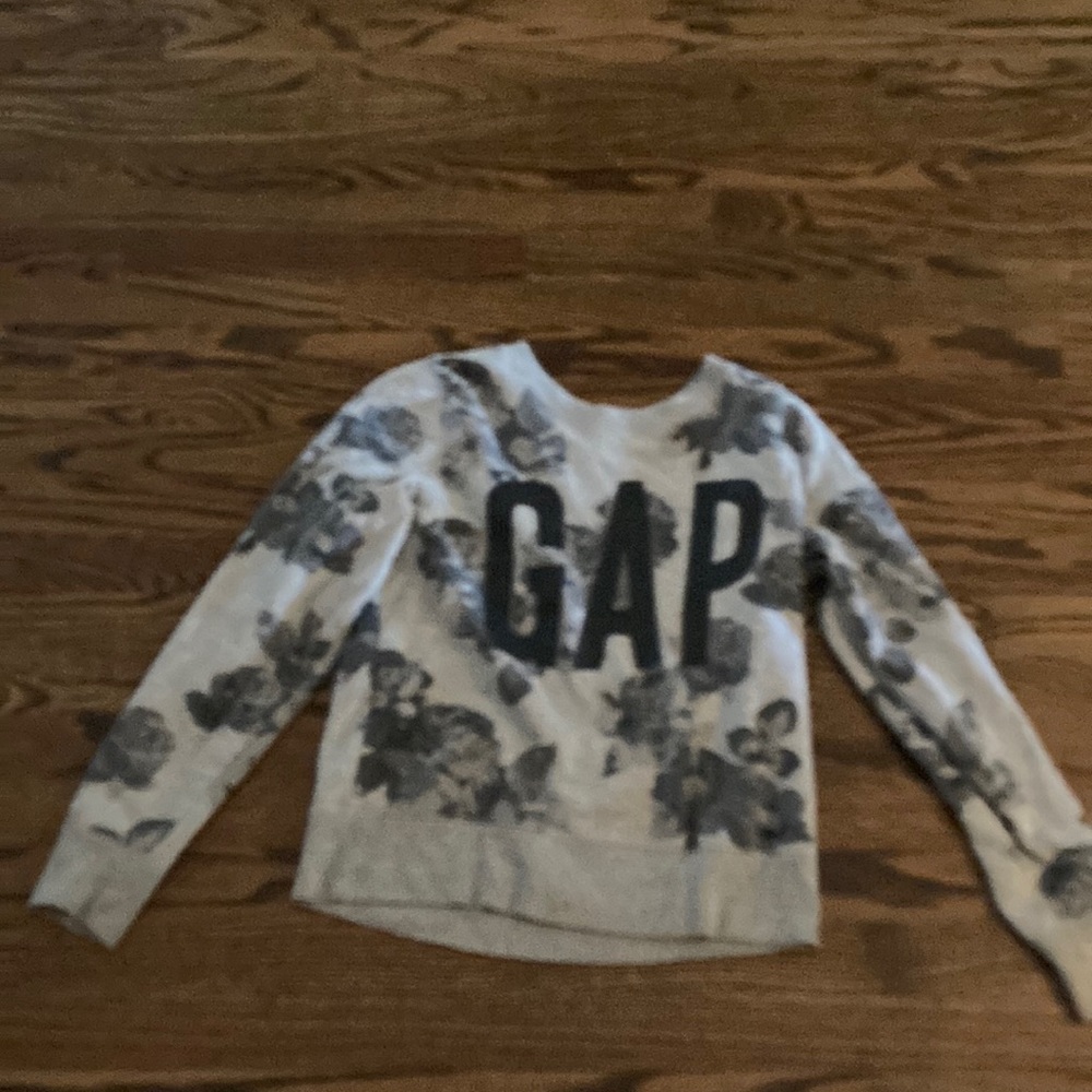 Gap sweater